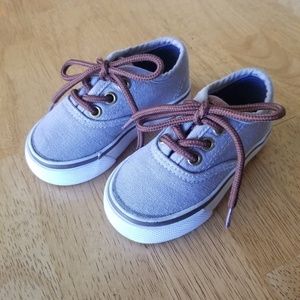 kidgets, lace up tennis shoes size 5